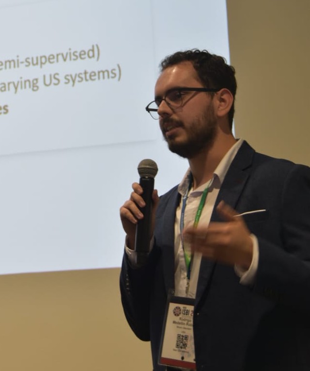 Rodrigo Medellin Robles presenting at IEEE ISBI